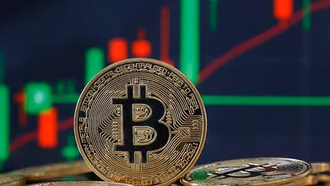 Cours Bitcoin Analyse réalisé avec Power Bi et DAX Python pour la récupération des données via API Coingecko ETL Fivetran pour synchronisation dans Google BigQuery